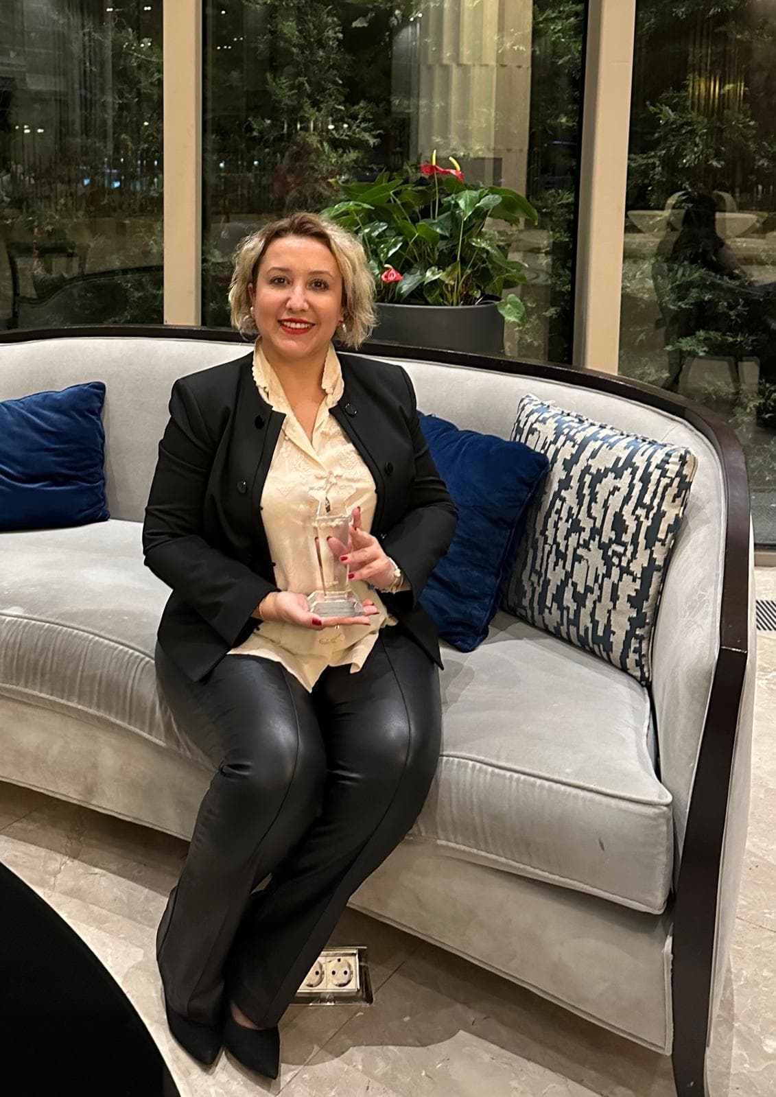 Müjde Çetin, ödül töreninin ardından ödülüyle